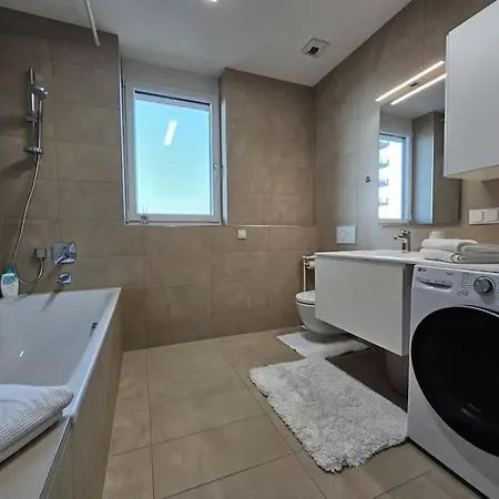 Apartment Deluxe & Rooftop-pool *