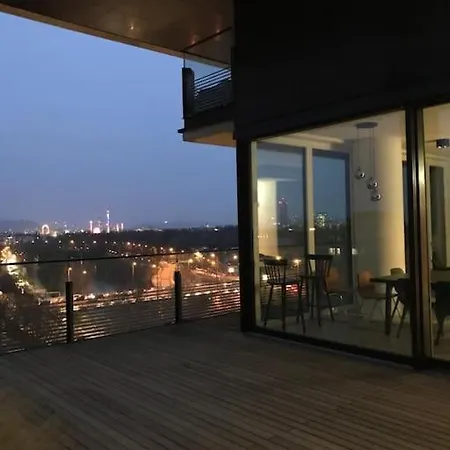 Deluxe & Rooftop-pool Vienna