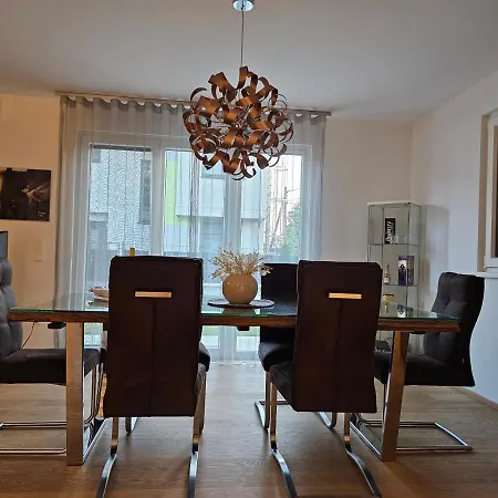 Semesterbostad Cosy & Elegant Cityhouse With Garden *
