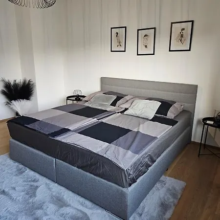 Semesterbostad Cosy & Elegant Cityhouse With Garden