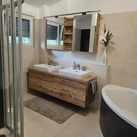 Semesterbostad Cosy & Elegant Cityhouse With Garden