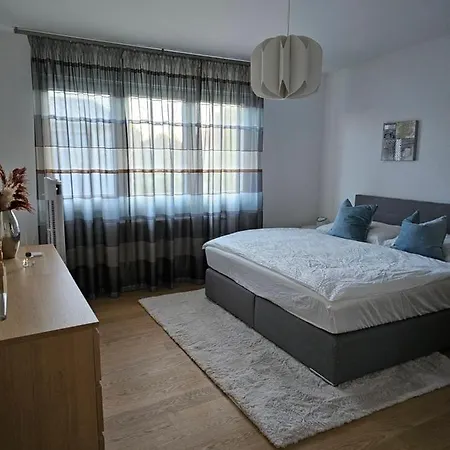 Semesterbostad Cosy & Elegant Cityhouse With Garden
