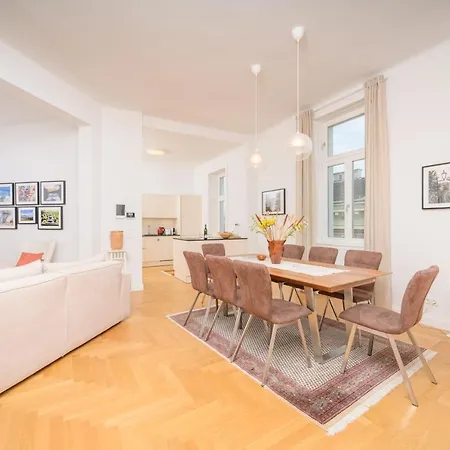 Luxury Raimund Theatre Apartment *