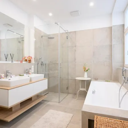 Luxury Raimund Theatre Apartment