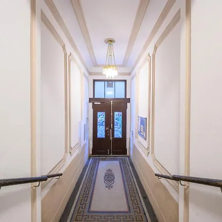 Luxury Raimund Theatre Apartment
