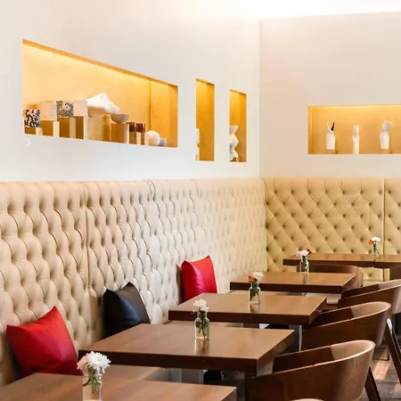 Rathaus - Wein & Design 4* Viena