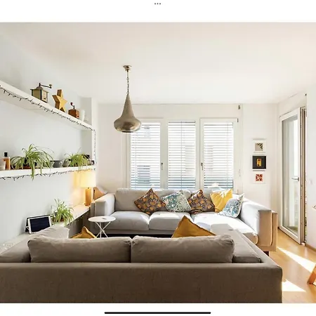 In Luxury Apartment, Near Hauptbahnhof *