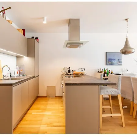 In Luxury Apartment, Near Hauptbahnhof Guest house