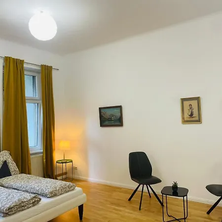 Direct Center-privat Rooms-5 Minutes Mariahilferstrasse Homestay