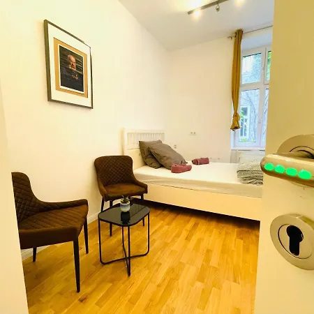 Homestay Direct Center-privat Rooms-5 Minutes Mariahilferstrasse *