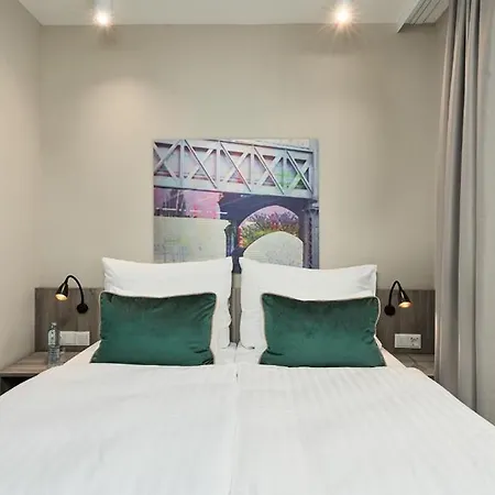 Leonardo West Hotel 4*