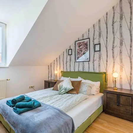 Modern Colonial Style, Central, Rooftop, Bbq Apartment
