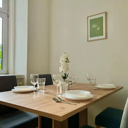 Free Parking & Netflix Apartment
