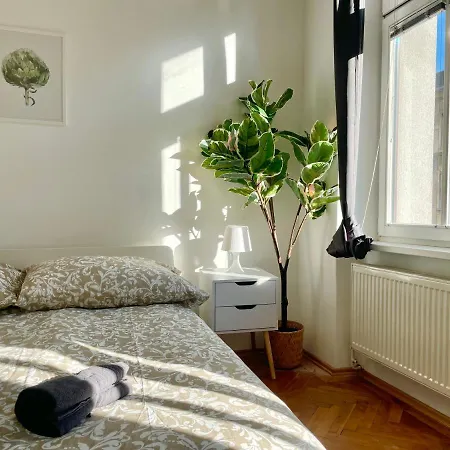 Sunny & Calm 45 M2 Apartment *