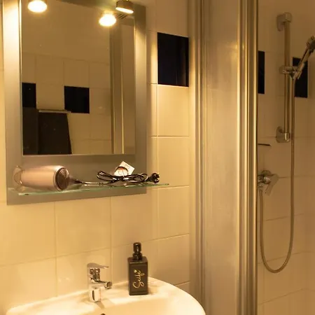 Modern - Calm - Cozy - Self Checkin - Stylish New Near Center - Close To U4 Apartment *