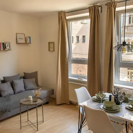 Modern - Neu - Gemutlich - Self Checkin - Zentral - Strassenbahn 38 Zum Ring Apartment *