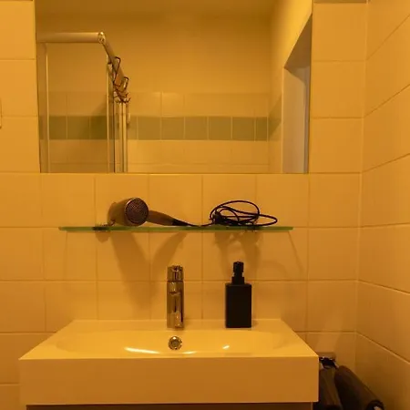 Modern - Neu - Gemutlich - Self Checkin - Zentral - Strassenbahn 38 Zum Ring Apartment *