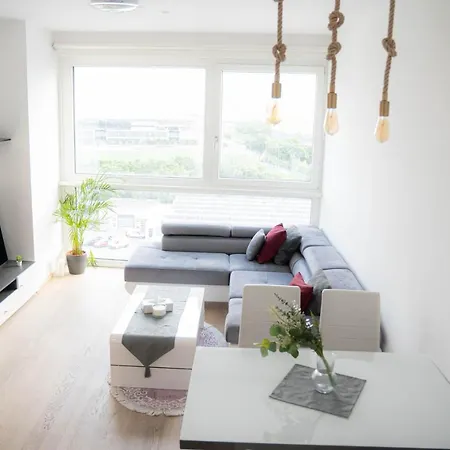 Restify10 - Skyline View - Fitness - Garge - Modern