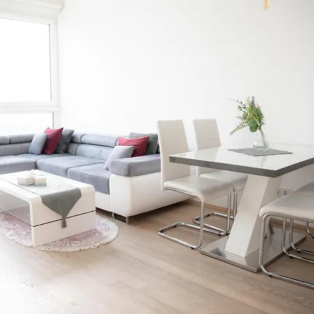 Apartment Restify10 - Skyline View - Fitness - Garge - Modern *