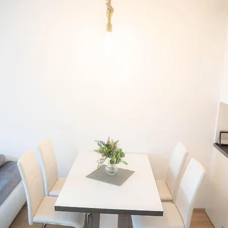 Apartment Restify10 - Skyline View - Fitness - Garge - Modern