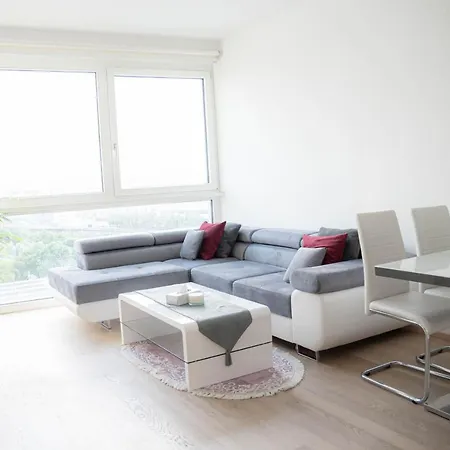 Restify10 - Skyline View - Fitness - Garge - Modern Apartment
