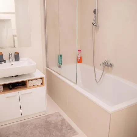 Restify10 - Skyline View - Fitness - Garge - Modern