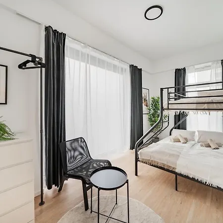 Chic By Home2 Hostel