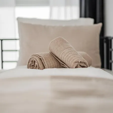 Chic By Home2 Hostel *