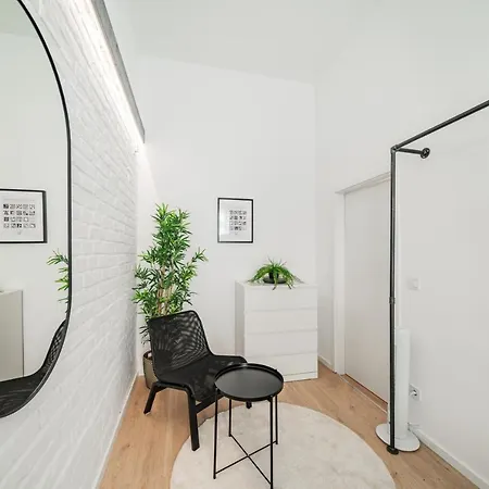 Chic By Home2 Hostel *