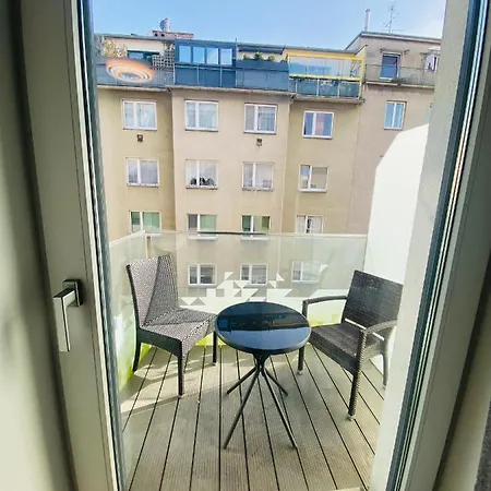 Siebenbrunneng. * Vienna