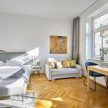 Posh - Stylish & Urban Apartment