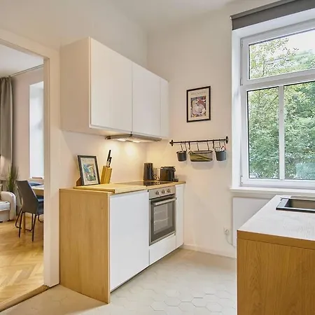 Posh - Stylish & Urban Apartment