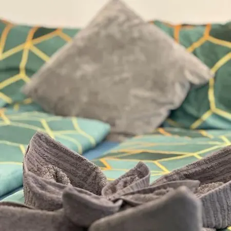 C'est La Vie A Paris Apartment *