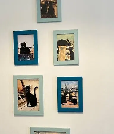 C’est La Vie à Paris Apartment