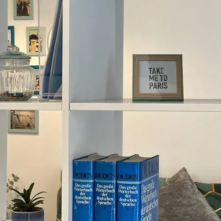 C’est La Vie à Paris Apartment *