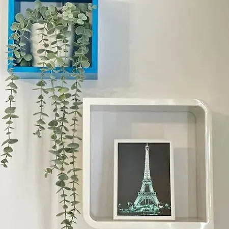 C’est La Vie à Paris