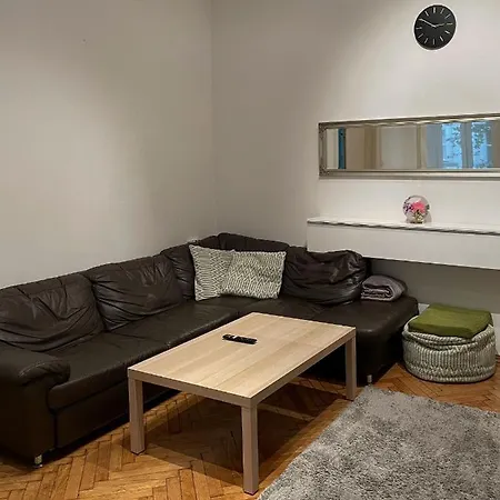 1080 Apartament *