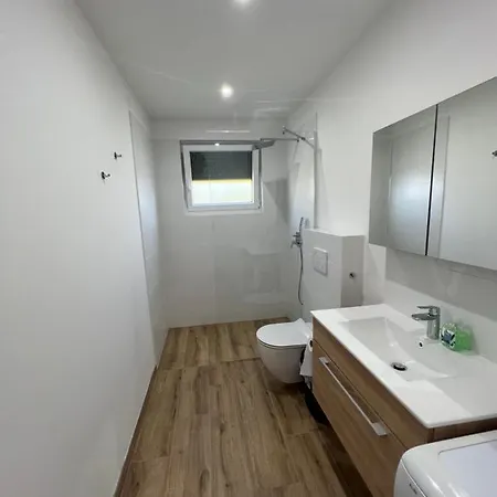 Semi 3a Neubauwohnung In Fur 4 Personen Vienna
