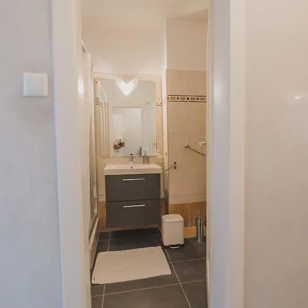 Apartment Southern Living By Jr City - Visit & Shop In Vosendorf Vienna