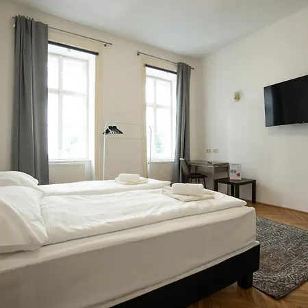 Central Spacious With A King-size Bed *