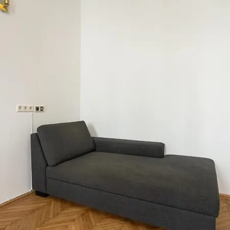 Central Spacious With A King-size Bed