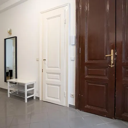 Central Spacious With A King-size Bed Apartment Vienna