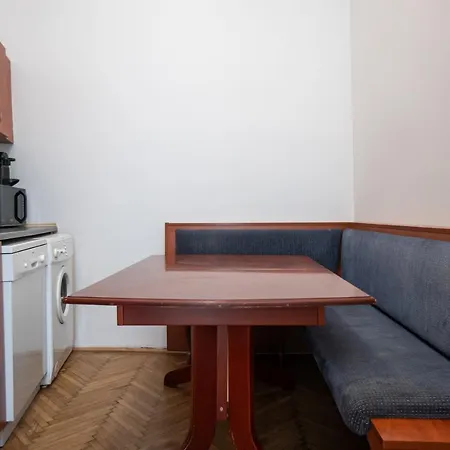 Central Spacious With A King-size Bed Apartment *