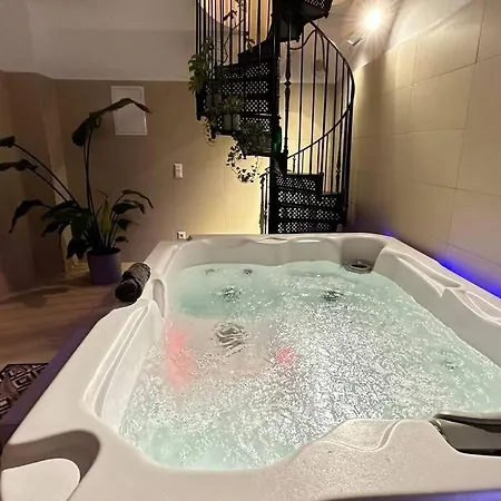 African Paradise With Jacuzzi & Sauna