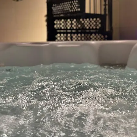 African Paradise With Jacuzzi & Sauna Apartment *