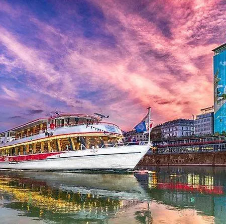 Family Deluxe A Stone Throw From The Centre And Danube Vienna