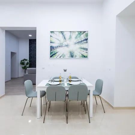 Family Deluxe A Stone Throw From The Centre And Danube *
