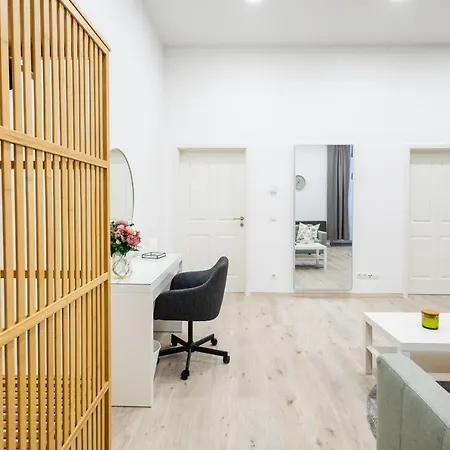 Family Deluxe A Stone Throw From The Centre And Danube Apartment
