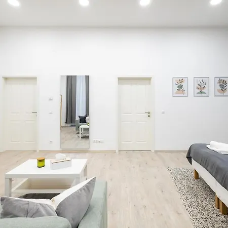 Apartment Family Deluxe A Stone Throw From The Centre And Danube Vienna