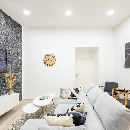 Family Deluxe A Stone Throw From The Centre And Danube Apartment